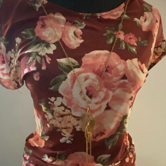 Burgandy skirt and matching floral blouse with removable gold necklace - Picture 11 of 13